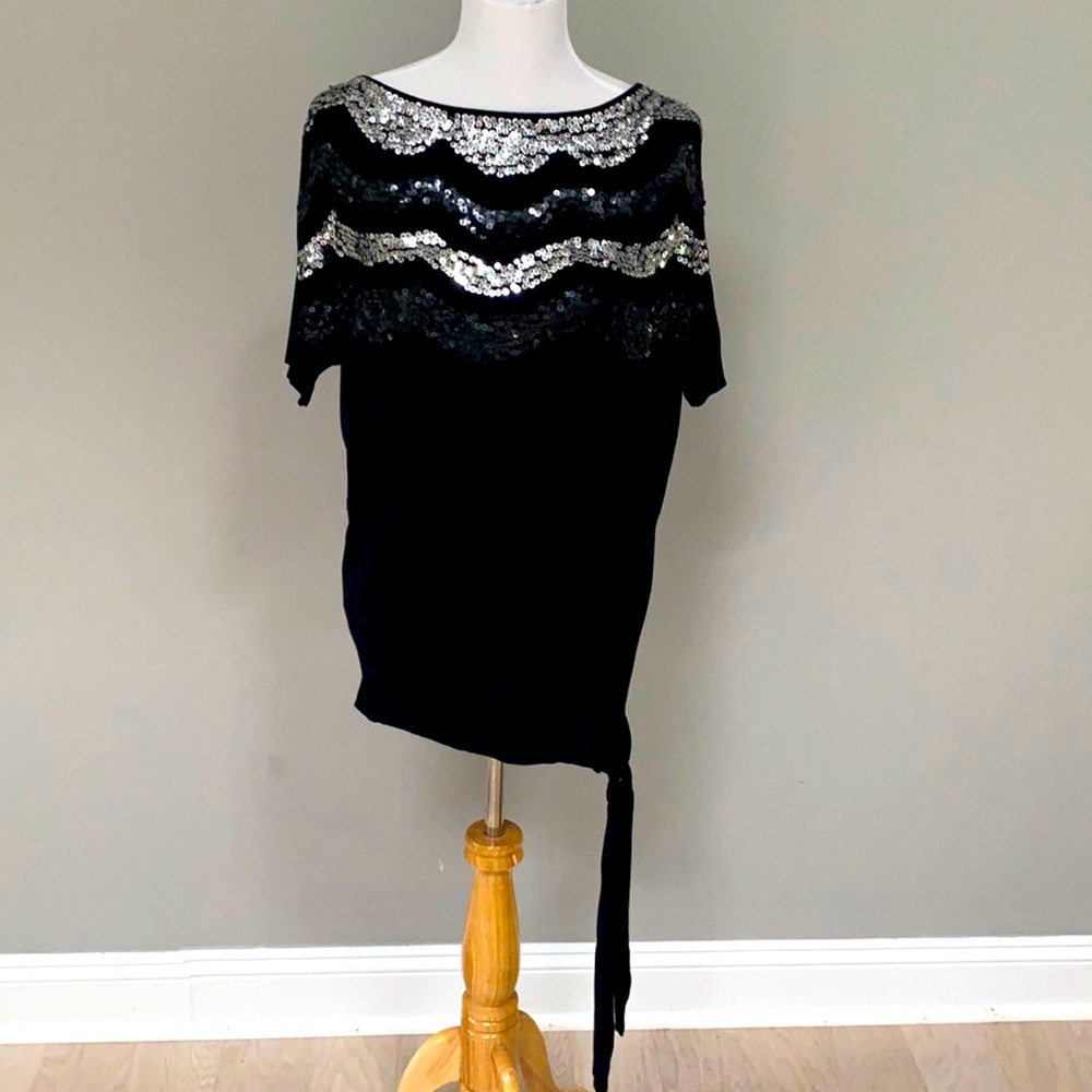 ⚠️flash sale⚠️ Sequin short sleeve sweater top